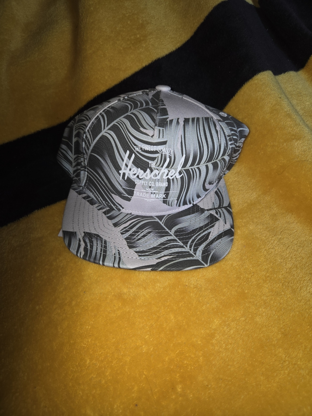 Herschel Leaf-Print Camper Hat in Gray & Black